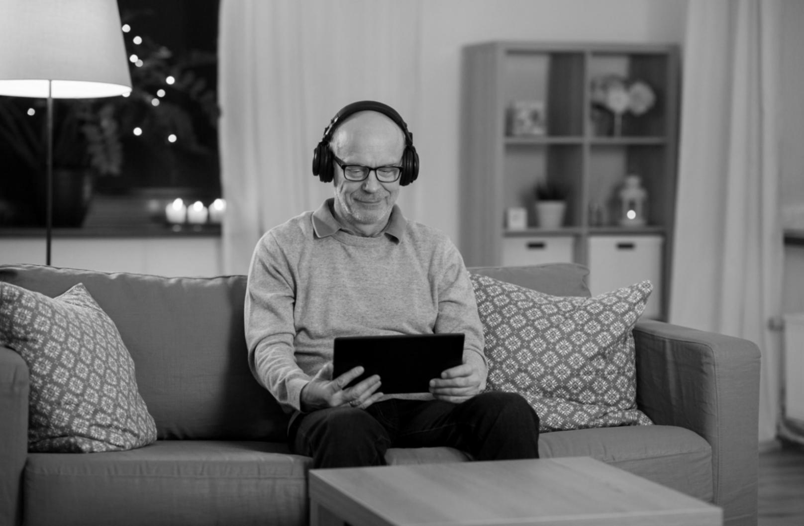 Deltagare i finansiell utbildning arbetar med affärsanalys och strategisk planering